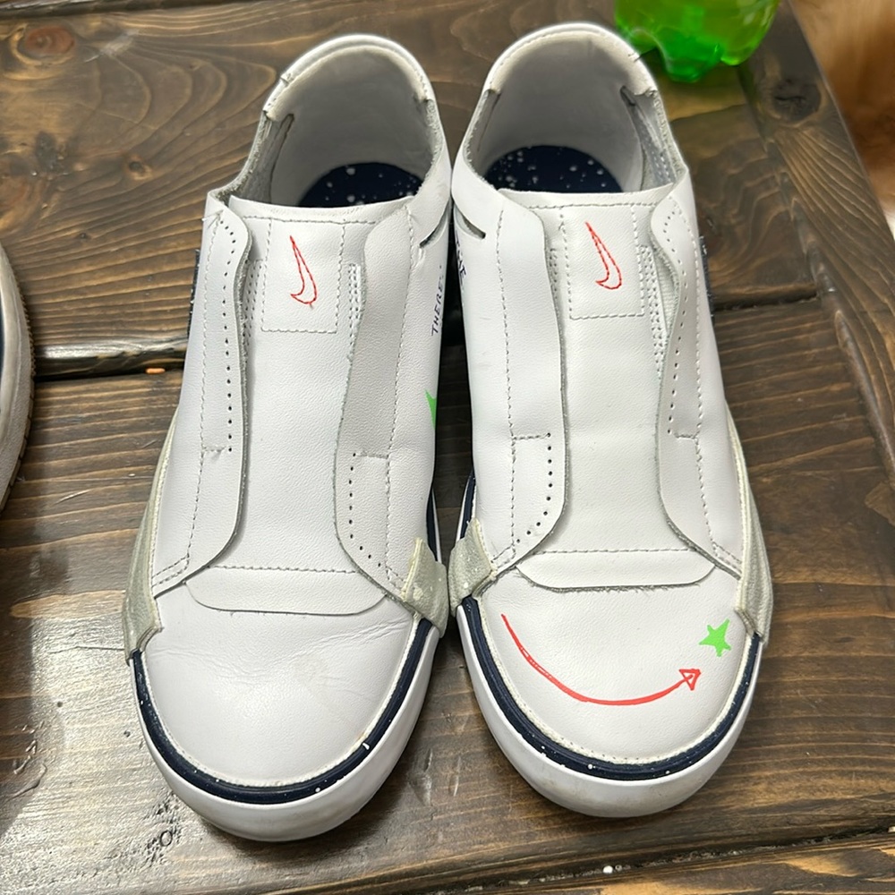 Nike slip on planet of hoops
